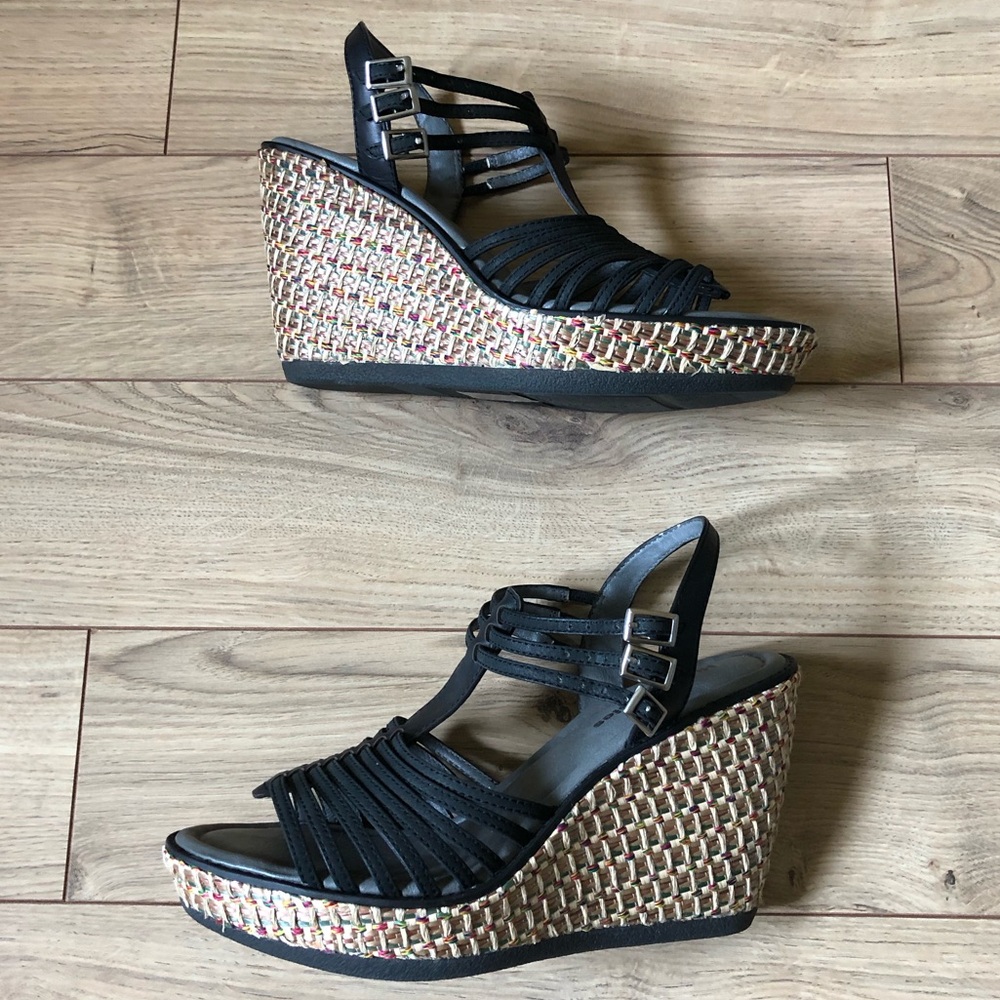 Women’s Hush Puppies Black Strappy Wedge Sandals with Woven Platform size 9